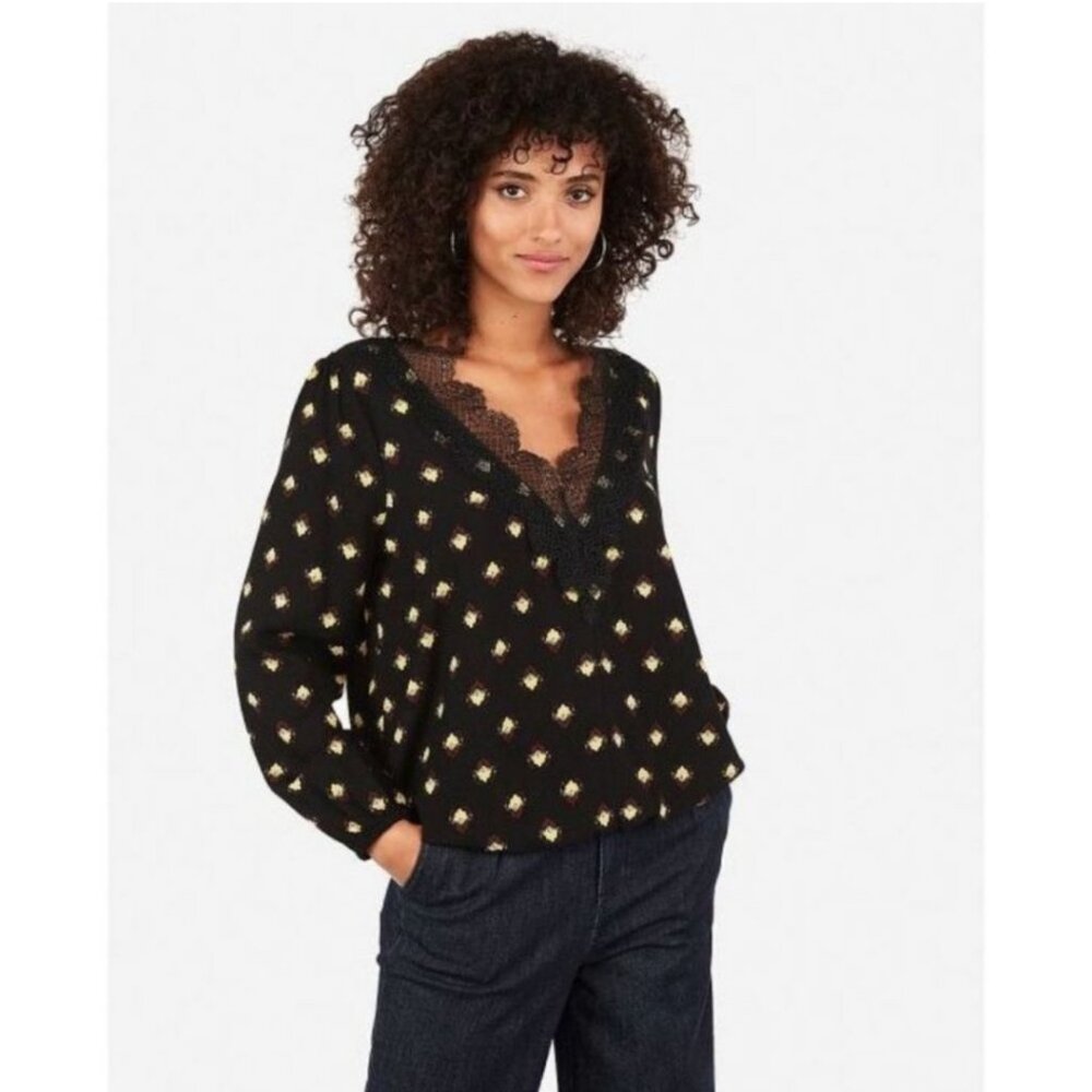 Women's EXPRESS Lace V-Neck Long‎ Sleeve Popover Top/Blouse | Size Medium